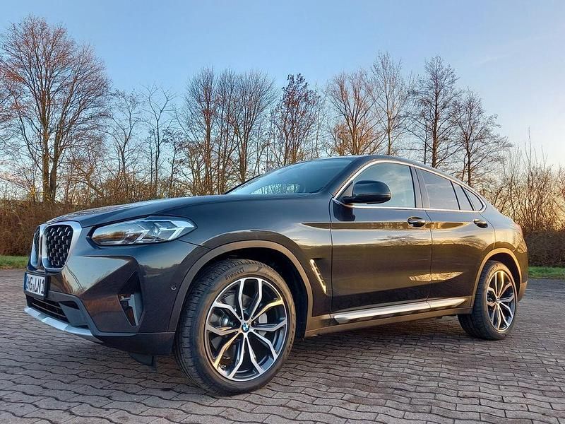 Grau Gebraucht 2025 BMW X4 M Sport SUV | 59.900 € (Guter Preis) - Bild 1/4