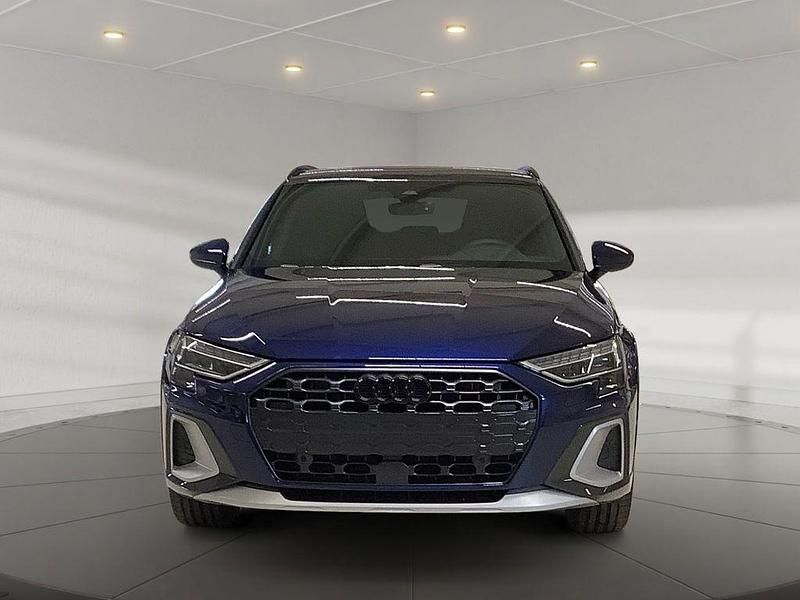 Gebraucht Audi A3 Ambiente 150 PS (110 kW) 2025 Navarrablau metallic Limousine