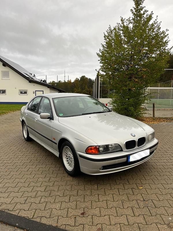 Silber Gebraucht 1998 BMW 523 Limousine | 2.790 € (Guter Preis) - Bild 1/4