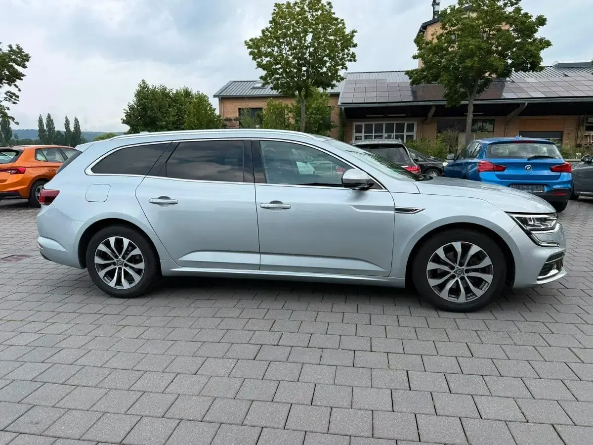 Gebraucht Renault Talisman Intens 159 PS (116 kW) 2022 Silber Kombi