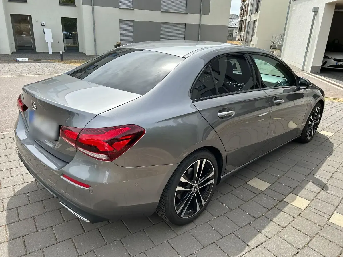 Gebraucht Mercedes A180 136 PS (100 kW) 2020 Grau Limousine