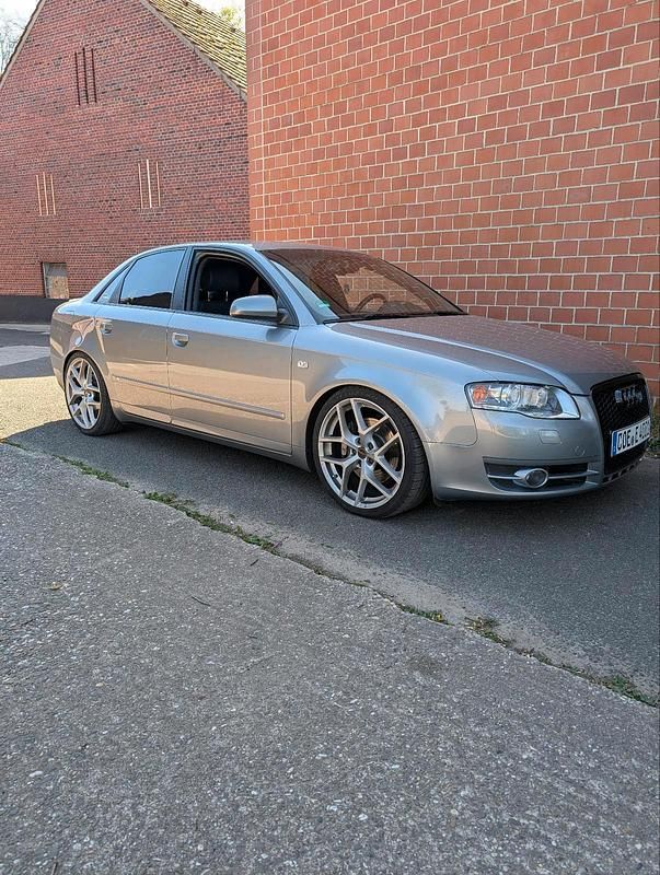 Grau Gebraucht 2006 Audi A4 Limousine | 9.800 € - Bild 1/4