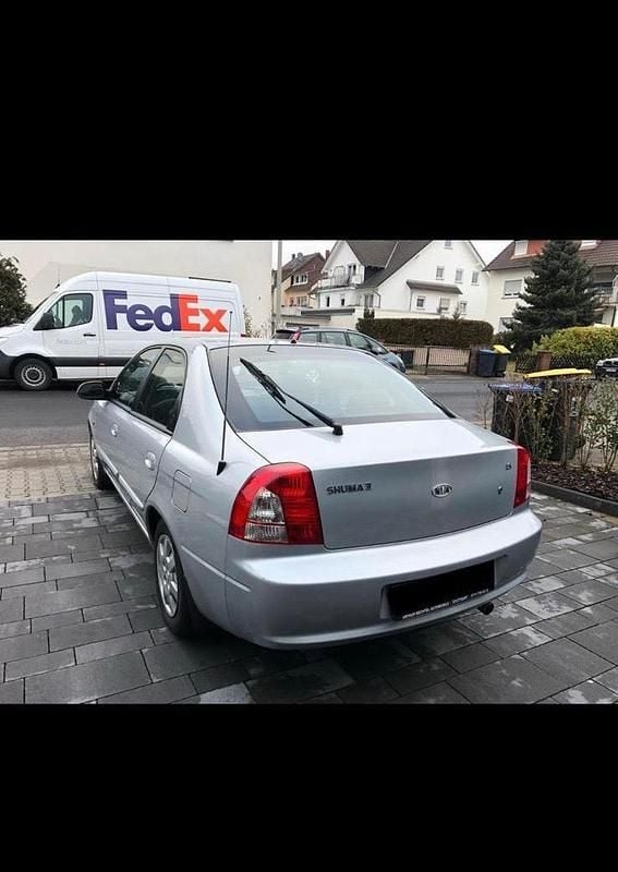 Gebraucht Kia Shuma 102 PS (75 kW) 2001 Silber Kleinwagen