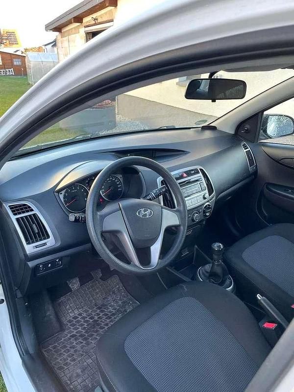 Gebraucht Hyundai i20 Trend 86 PS (63 kW) 2012 Weiß Kleinwagen