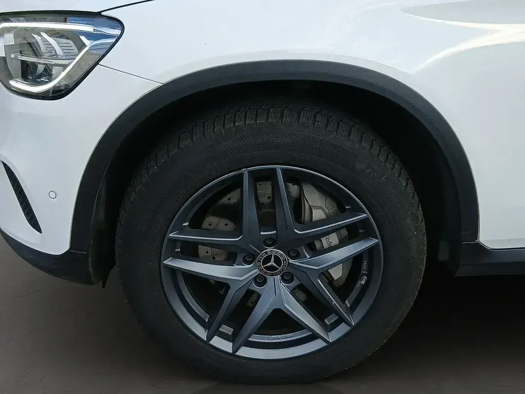Gebraucht Mercedes GLC300e Night 306 PS (225 kW) 2022 Weiß Coupé