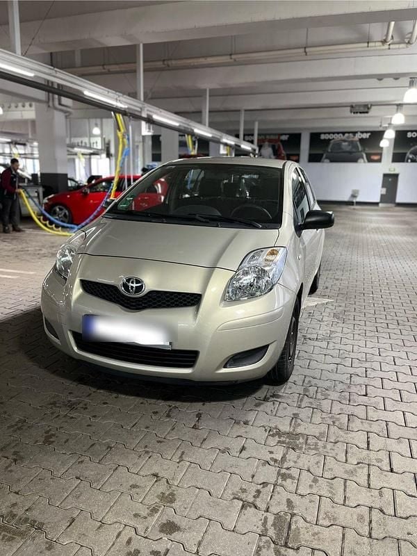 Gold Gebraucht 2011 Toyota Yaris Kleinwagen | 2.890 € (Fairer Preis) - Bild 1/4