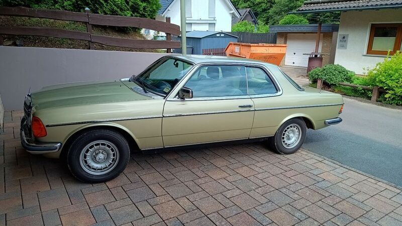 Grün Gebraucht 1979 Mercedes E230 Coupé | 17.000 € - Bild 1/3