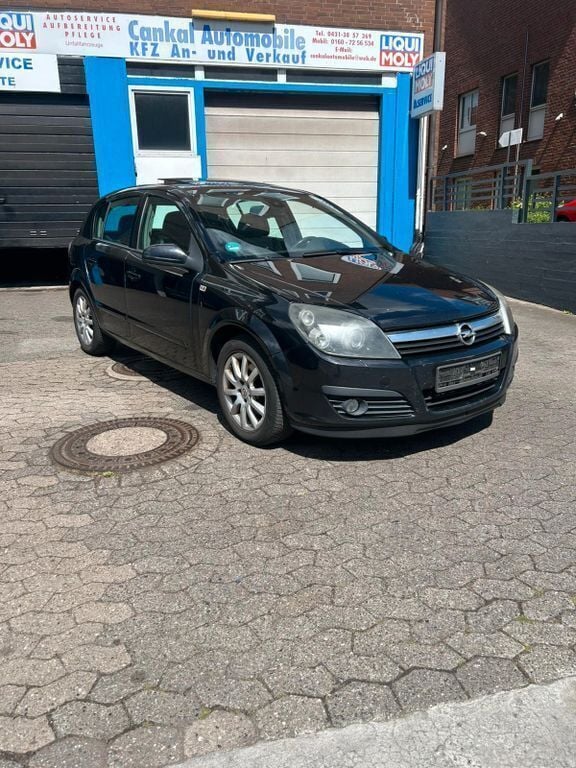 Schwarz Gebraucht 2005 Opel Astra Limousine | 1.000 € (Teuer) - Bild 1/4