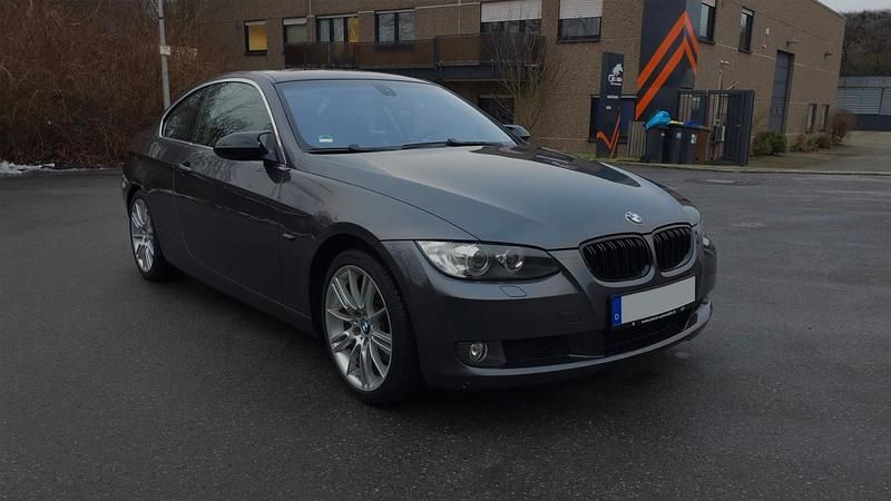 Grau Gebraucht 2008 BMW 325 Performance Coupé | 8.500 € - Bild 1/4