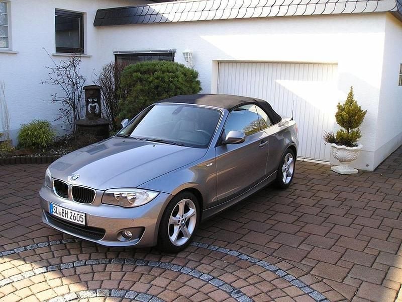 Gebraucht BMW 118 Cabriolet Sport Line 143 PS (105 kW) 2012 Grau Cabrio