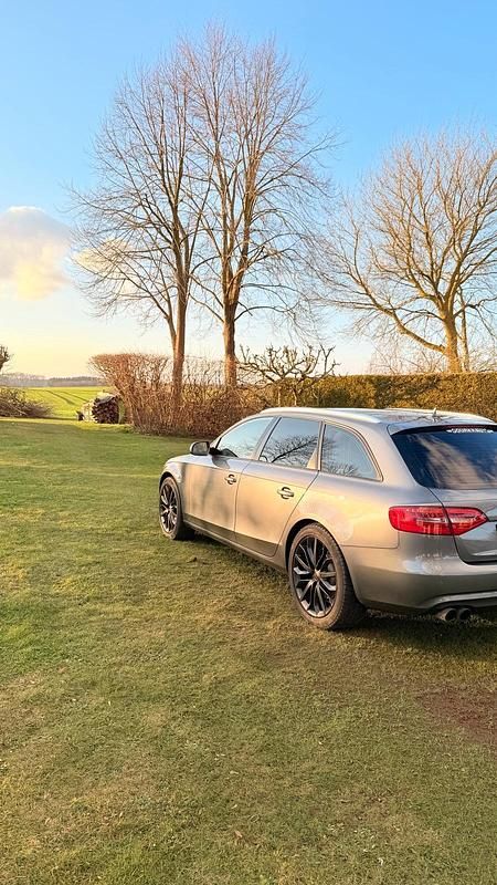 Gebraucht Audi A4 177 PS (130 kW) 2012 Grau Kombi