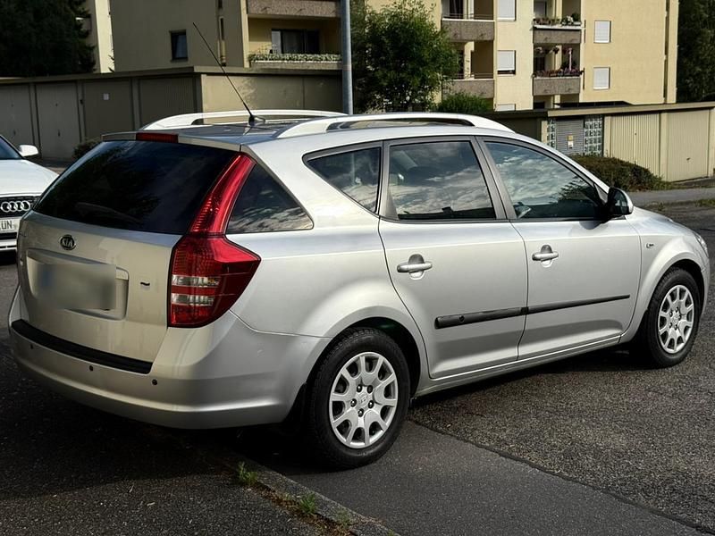 Silber Gebraucht 2008 Kia Ceed 2 Kombi | 1.900 € (Guter Preis) - Bild 1/4