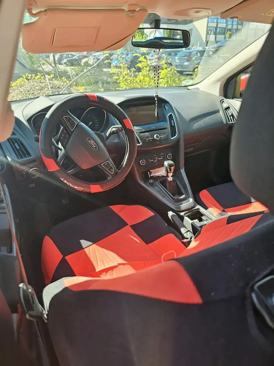 Gebraucht Ford Focus 120 PS (88 kW) 2026 Rot Limousine