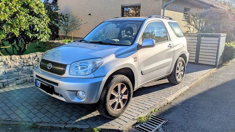 Gebraucht Toyota RAV4 125 PS (91 kW) 2004 Silber SUV