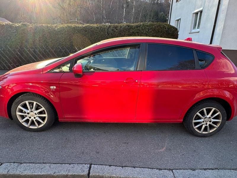 Gebraucht Seat Leon Comfort 125 PS (91 kW) 2009 Rot Kleinwagen