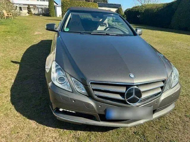 Gebraucht Mercedes E250 Avantgarde 204 PS (150 kW) 2010 Beige Cabrio