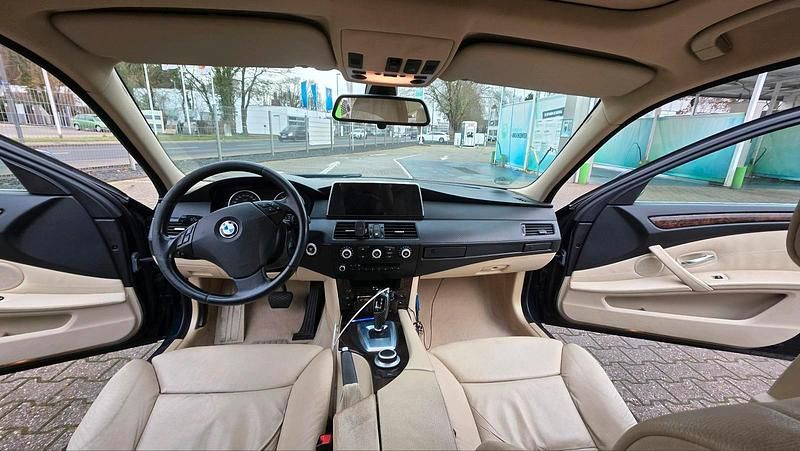 Gebraucht BMW 525 245 PS (180 kW) 2007 Blau Limousine
