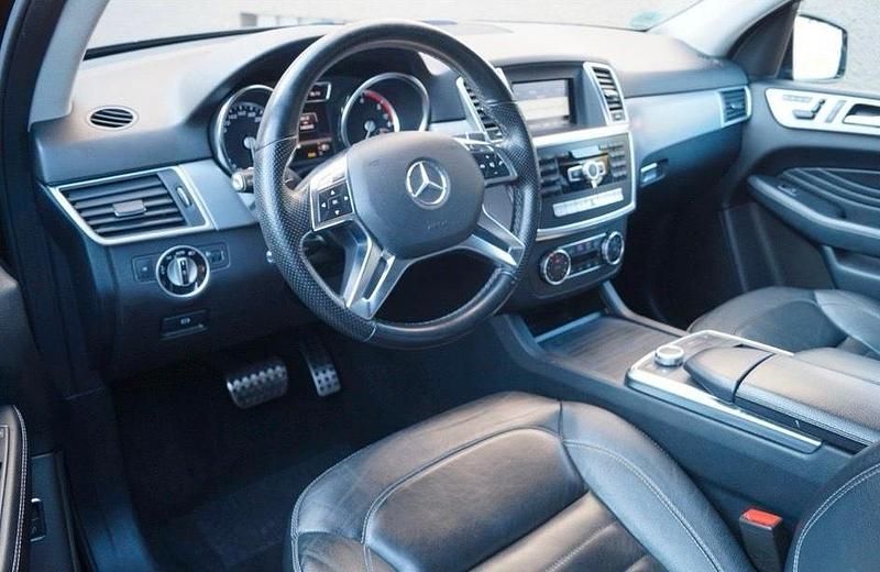 Gebraucht Mercedes ML350 258 PS (189 kW) 2012 Schwarz SUV
