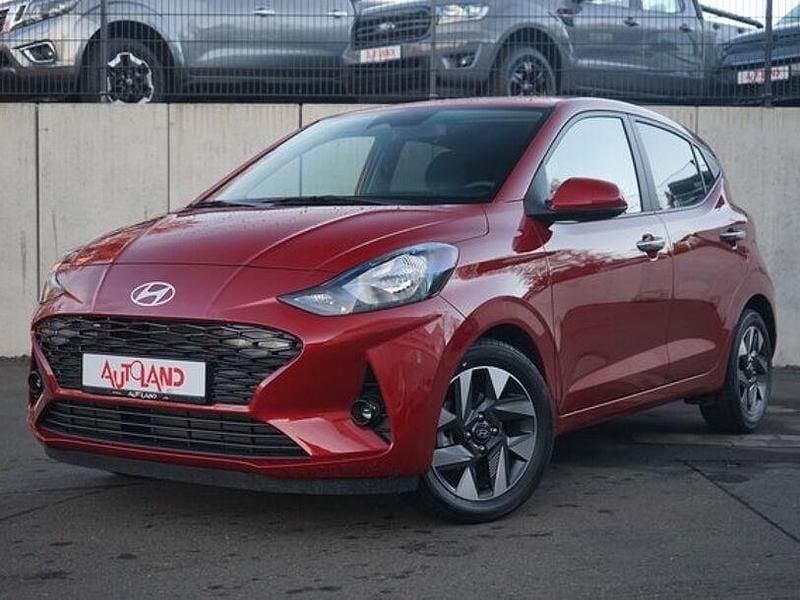 Neu Hyundai i10 63 PS (46 kW) 2025 Rot Kleinwagen