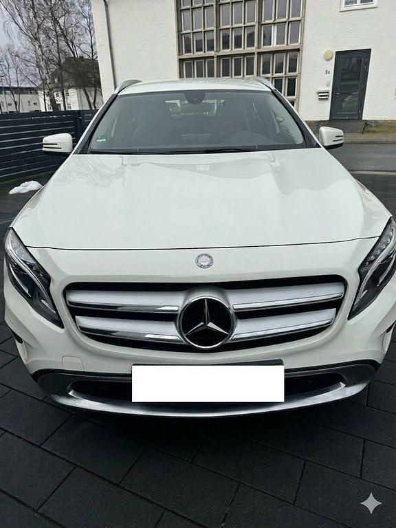 Gebraucht Mercedes GLA180 Style 122 PS (89 kW) 2017 Weiß SUV
