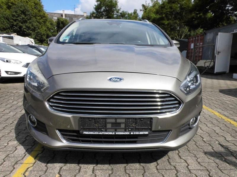 Silber Gebraucht 2017 Ford S-MAX Titanium Van / Kleinbus | 10.900 € (Fairer Preis) - Bild 1/4