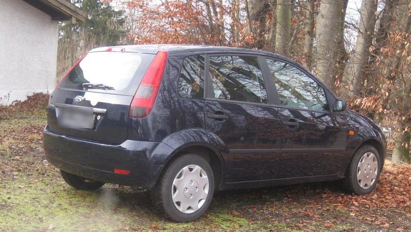 Gebraucht Ford Fiesta Ambiente 69 PS (50 kW) 2005 Blau Limousine