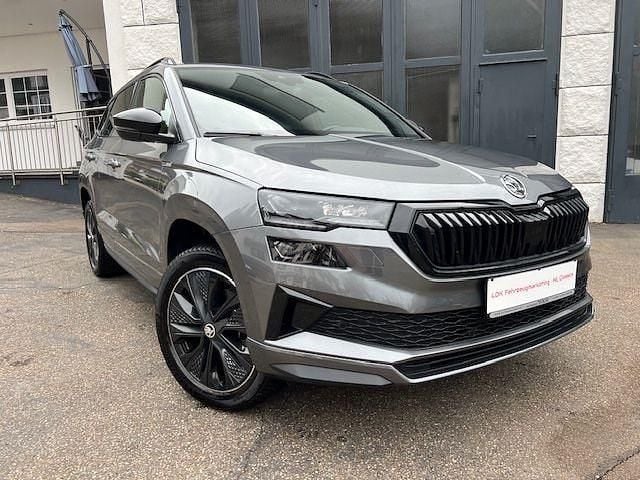 Grau Gebraucht 2024 Skoda Karoq SportLine SUV | 29.750 € (Superpreis) - Bild 1/4