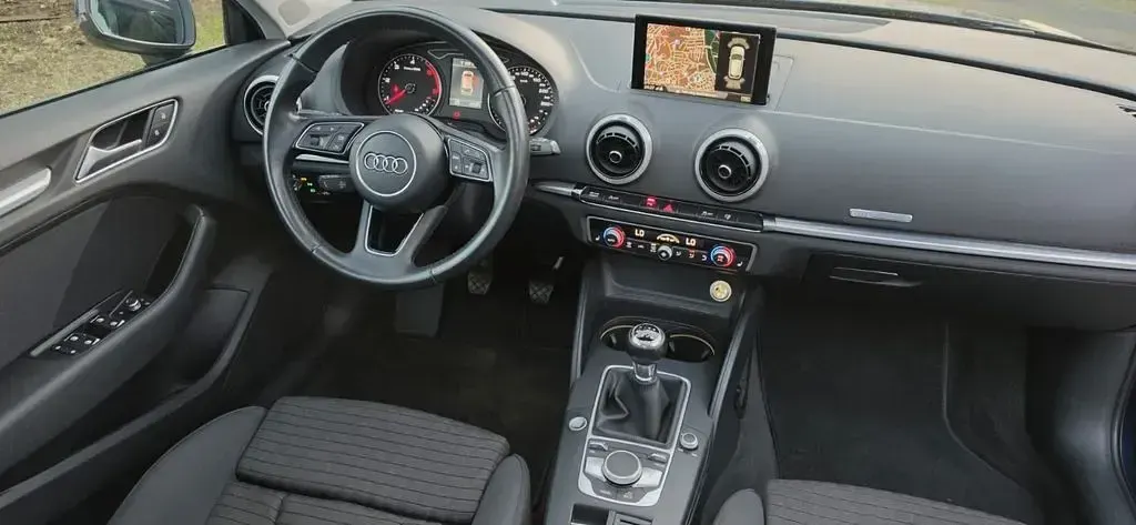 Second-hand Audi A3 S-Line 110 CP (80 kW) 2017 Albastru Berlinǎ