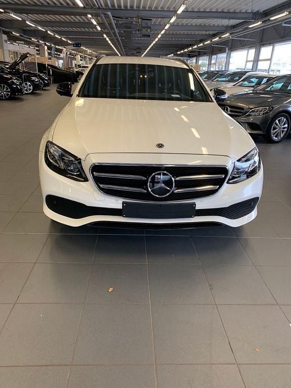 Gebraucht Mercedes E220 Avantgarde 2017 Weiß Limousine
