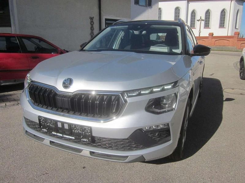 Brilliantsilber metallic Neu 2024 Skoda Kamiq First Edition SUV | 25.490 € (Fairer Preis) - Bild 1/4