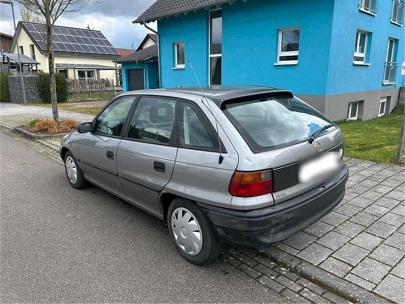 Gebraucht Opel Astra 70 PS (51 kW) 1995 Grau Kleinwagen