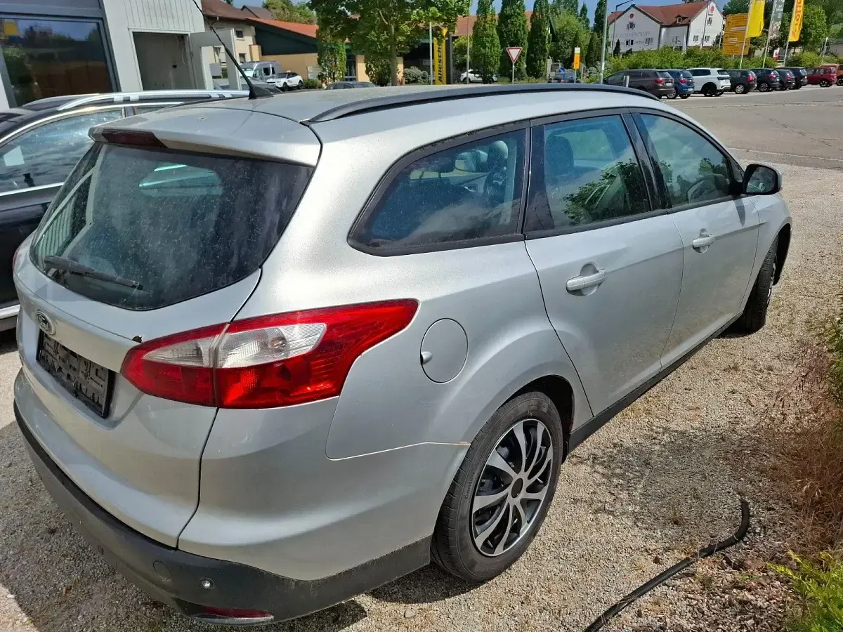 Gebraucht Ford Focus Trend 116 PS (85 kW) 2013 Silber Kombi