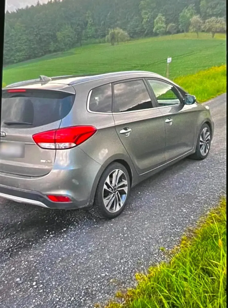 Gebraucht Kia Carens 141 PS (103 kW) 2018 Grau Van / Kleinbus