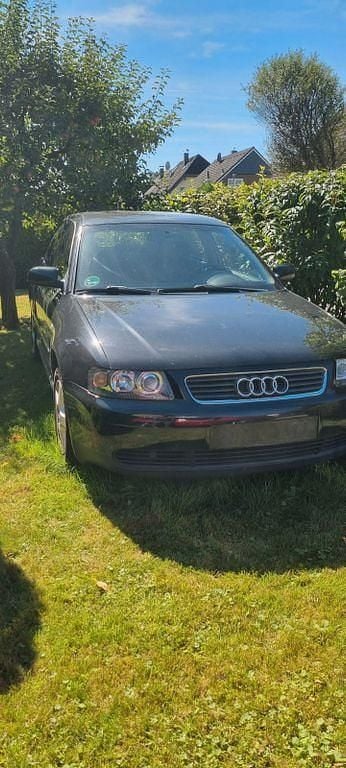Schwarz Gebraucht 2001 Audi A3 Ambiente Limousine | 500 € (Guter Preis) - Bild 1/4