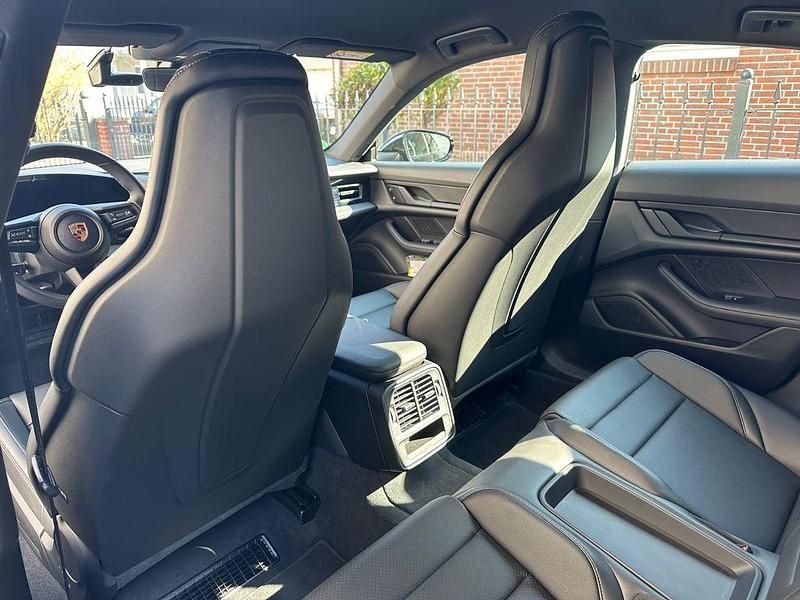 Gebraucht Porsche Taycan 300 kW (408 PS) 2024 Schwarz Limousine