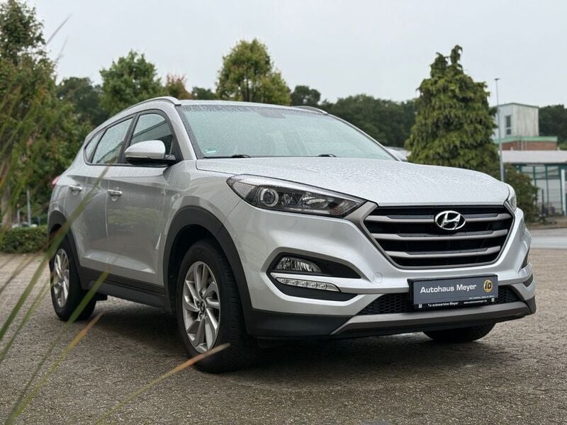 Silber Gebraucht 2016 Hyundai Tucson Trend SUV | 14.900 € (Fairer Preis) - Bild 1/4