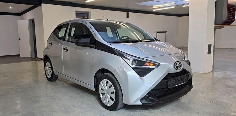 Gebraucht Toyota Aygo 72 PS (52 kW) 2019 Silber Kleinwagen