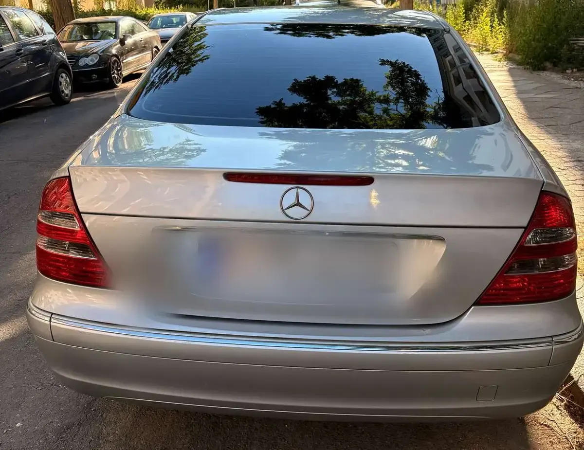 Gebraucht Mercedes E200 163 PS (119 kW) 2003 Silber Limousine