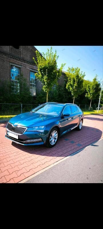 Blau Gebraucht 2020 Skoda Superb Kombi | 13.500 € (Teuer) - Bild 1/4