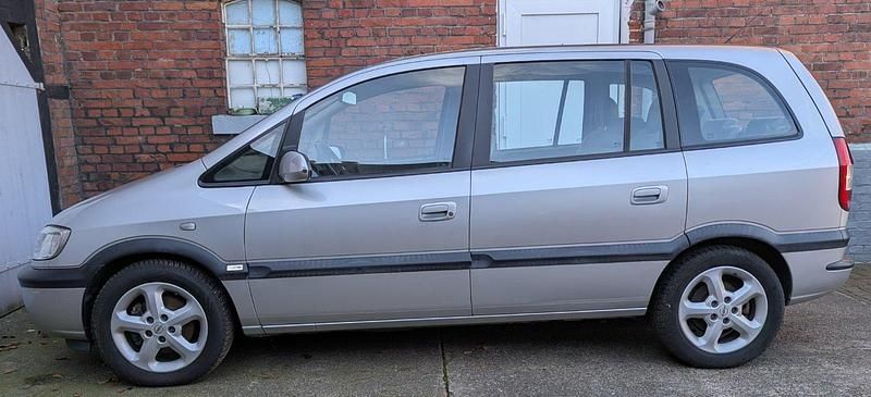 Silber Gebraucht 2004 Opel Zafira Elegance Van / Kleinbus | 1.200 € (Superpreis) - Bild 1/4