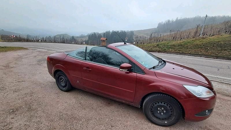 Gebraucht Ford Focus 100 PS (73 kW) 2010 Rot Limousine