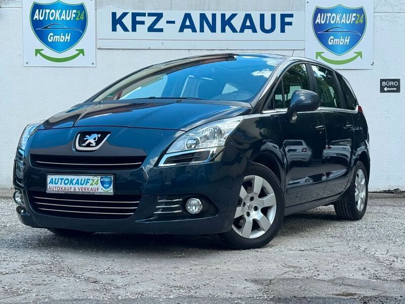 Grau Gebraucht 2013 Peugeot 5008 Active Van / Kleinbus | 5.990 € (Guter Preis) - Bild 1/4