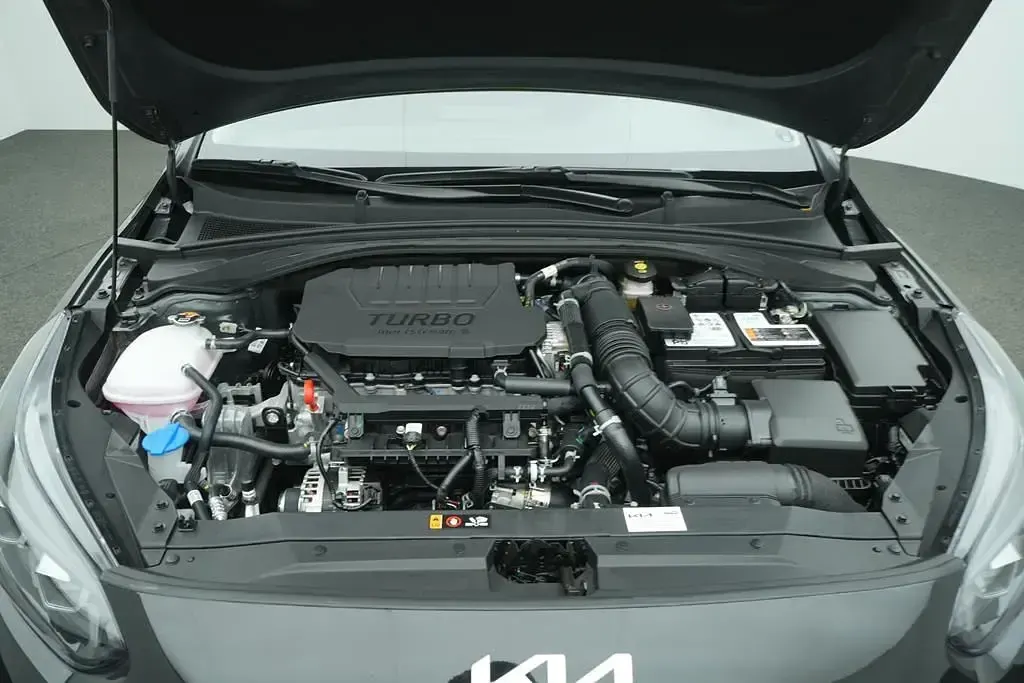 Second-hand Kia Ceed 140 CP (102 kW) 2025 Argintiu Hatchback