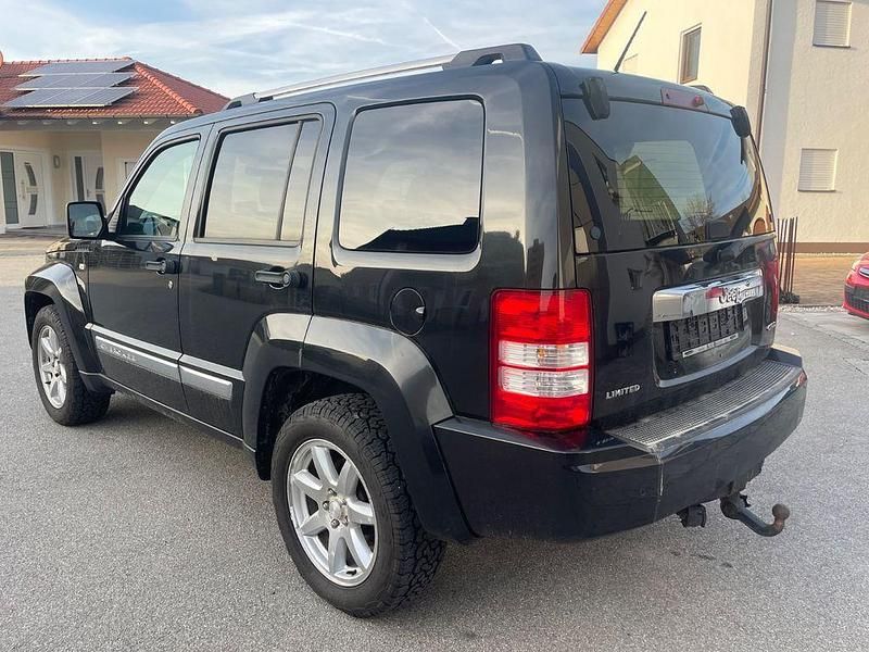 Gebraucht Jeep Cherokee Limited 177 PS (130 kW) 2010 Schwarz SUV