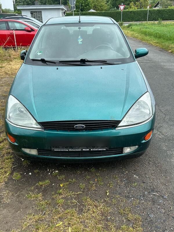 Grün Gebraucht 2000 Ford Focus Kombi | 1.700 € (Etwas zu teuer) - Bild 1/4