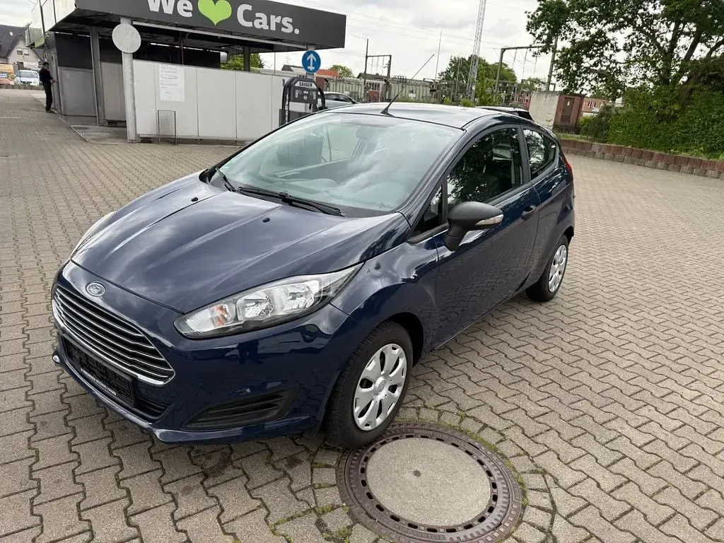 Gebraucht Ford Fiesta Ambiente 60 PS (44 kW) 2014 Blau Kleinwagen