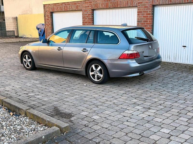 Gebraucht BMW 530 235 PS (172 kW) 2008 Silber Kombi