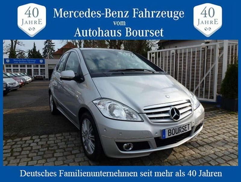 Silber Gebraucht 2012 Mercedes A160 Avantgarde Van / Kleinbus | 11.500 € (Etwas zu teuer) - Bild 1/4