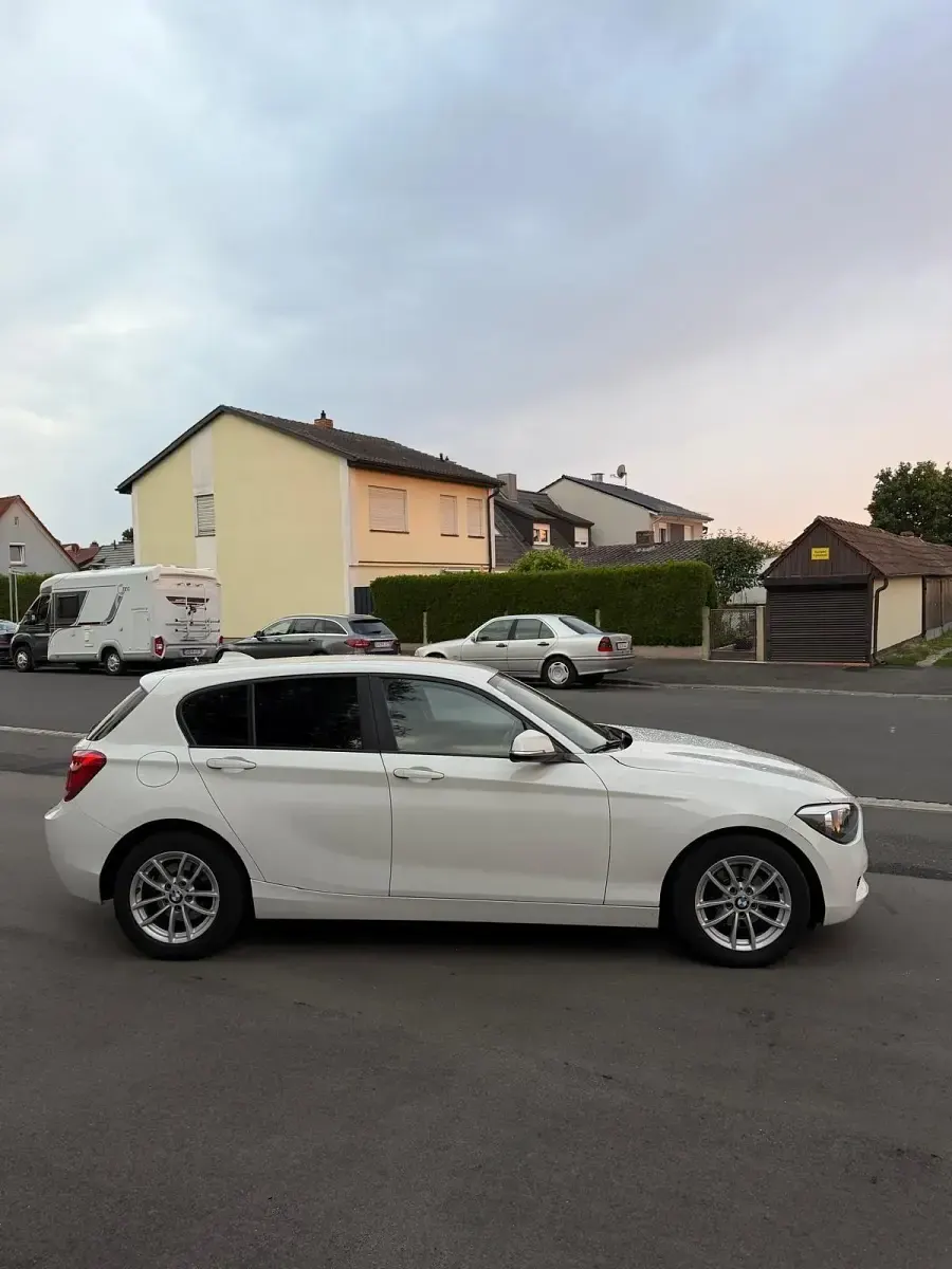 Gebraucht BMW 114 102 PS (75 kW) 2013 Weiß Kleinwagen