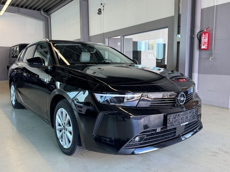 Lackierung schwarz perla nera/ Gebraucht 2023 Opel Astra Elegance Kombi | 21.900 € (Guter Preis) - Bild 1/4